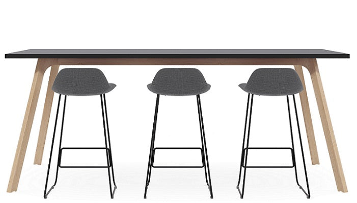Toro_High_bench_wood_grain_Black_top_with_Stools_web-1_426ada87-d760-4a4f-8f2e-5ec542ce1baf.jpg